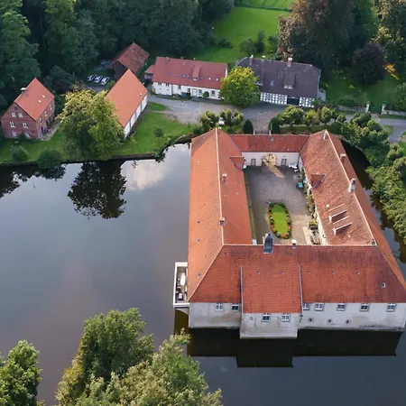Am Wasserschloss Haus Marck *